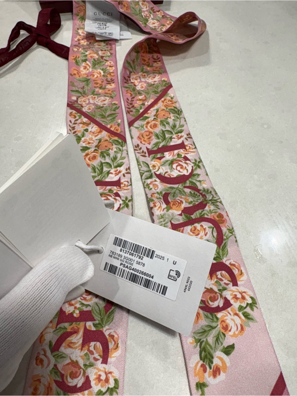 Gucci Pink Floral Silk Hair Scarf with Rose Print - Picture 4 of 10